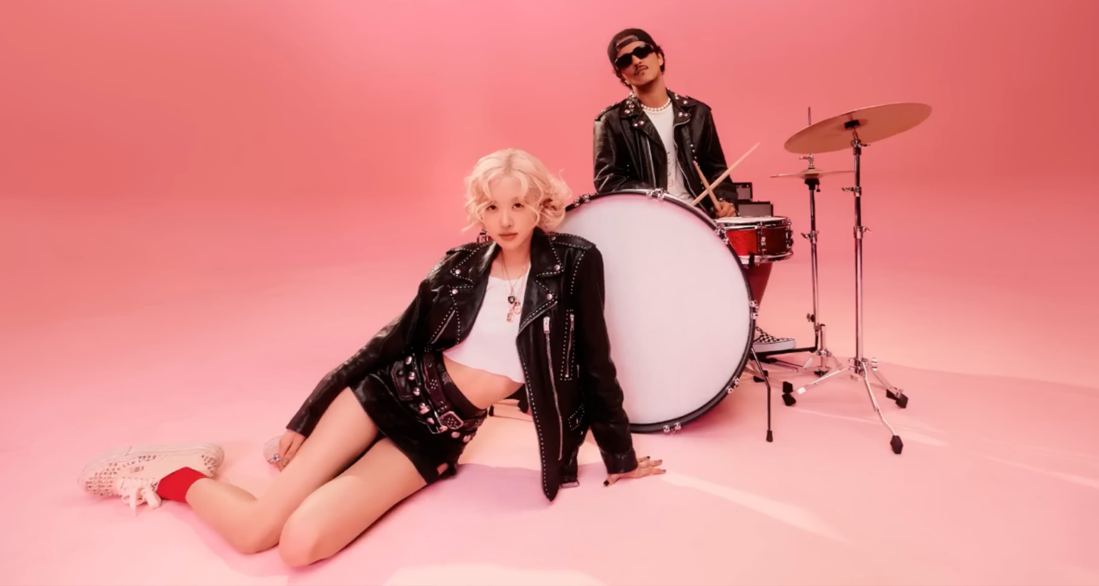 ROSÉ & Bruno Mars - APT. (Official Music Video)